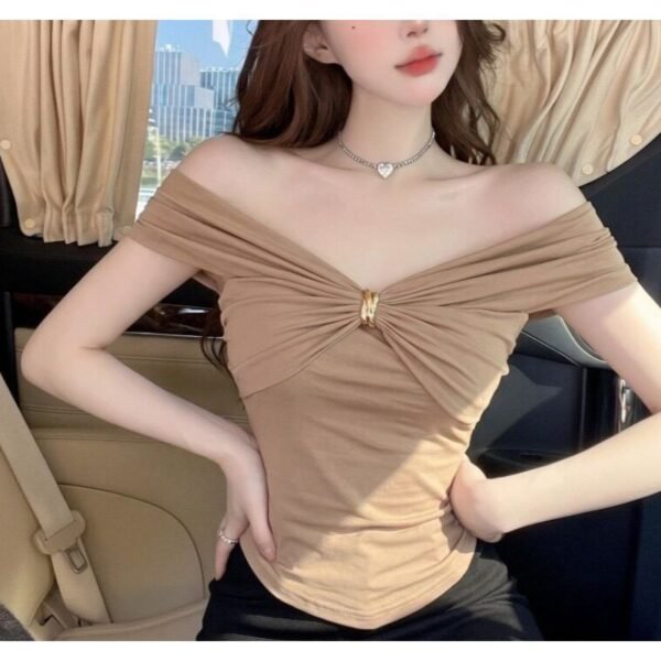 Figure-flattering Slimming Versatile Top With A Chic Vibe