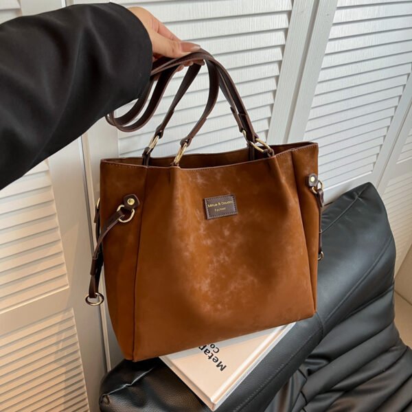 Fashionable High-capacity Versatile Commuter Shoulder Bag